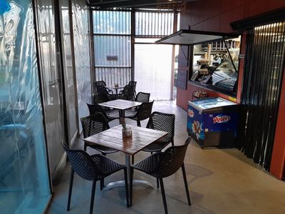 busy-lakeside-cafe-in-a-tourist-location-ararat-victoria-8