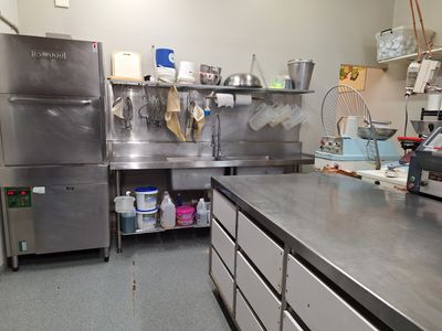 popular-bakery-in-busy-shopping-plaza-yarram-vic-2