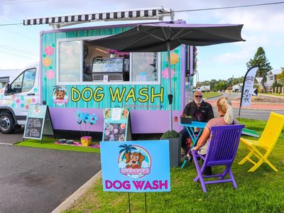 amazing-mobile-dog-wash-and-dog-cafe-rockingham-wa-2