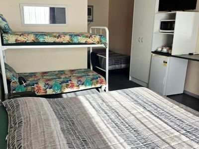 motivated-vendor-established-24-room-leasehold-motel-wentworth-nsw-5