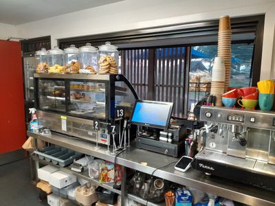 busy-lakeside-cafe-in-a-tourist-location-ararat-victoria-3
