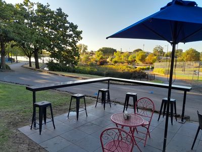 busy-lakeside-cafe-in-a-tourist-location-ararat-victoria-4