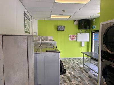 busy-self-service-laundromat-plympton-sa-6