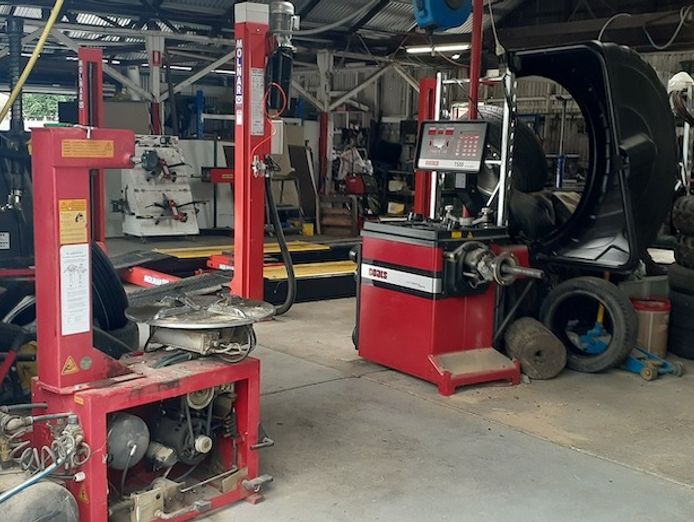 freehold-automotive-workshop-and-tyre-shop-bundarra-nsw-1
