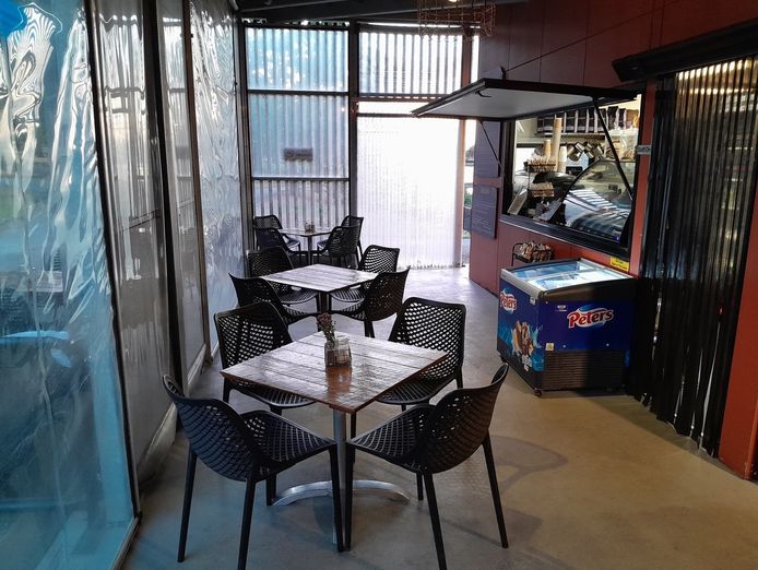 busy-lakeside-cafe-in-a-tourist-location-ararat-victoria-8