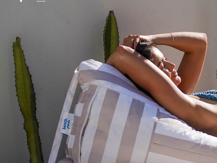 online-beach-pillows-e-commerce-brand-national-opportunity-0