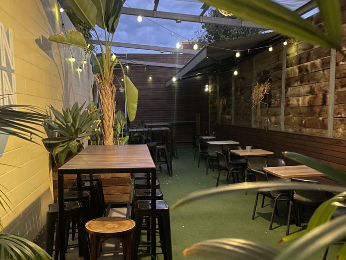 established-wine-and-cocktail-bar-pallino-bar-thornbury-vic-2