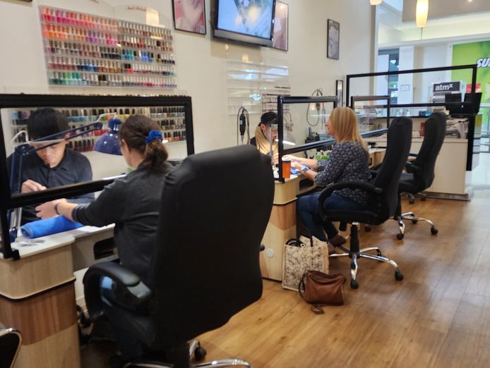 under-offer-busy-nail-salon-in-popular-shopping-centre-grafton-nsw-2