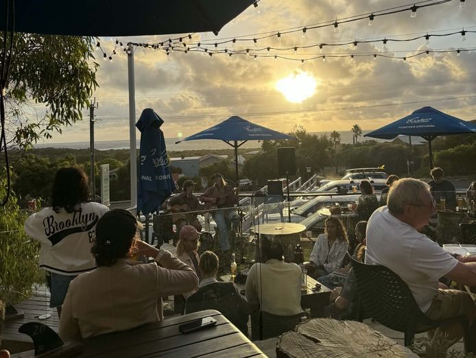 fully-licensed-cafe-in-prime-margaret-river-tourist-location-4