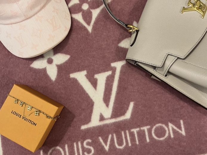 luxury-fashion-consignment-business-257k-peak-turnover-run-from-home-5