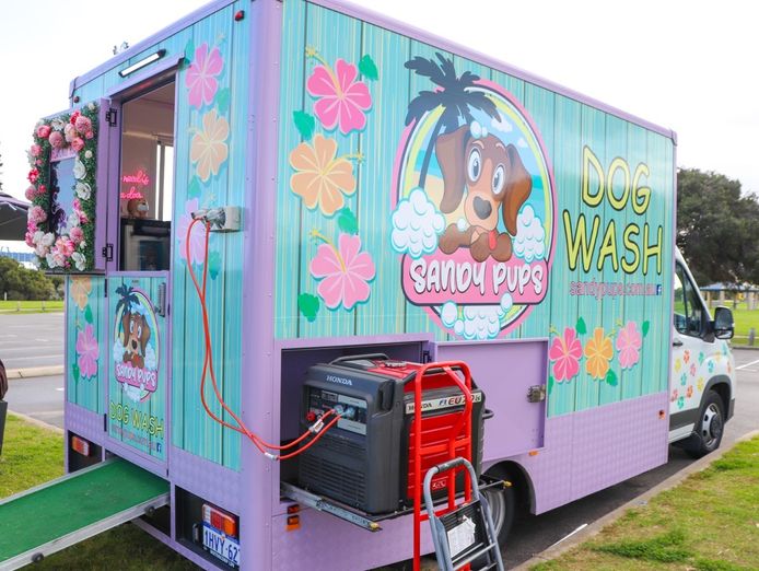 amazing-mobile-dog-wash-and-dog-cafe-rockingham-wa-1