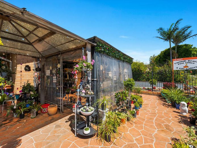 freehold-post-office-with-4-bedroom-home-and-pool-corindi-beach-nsw-4