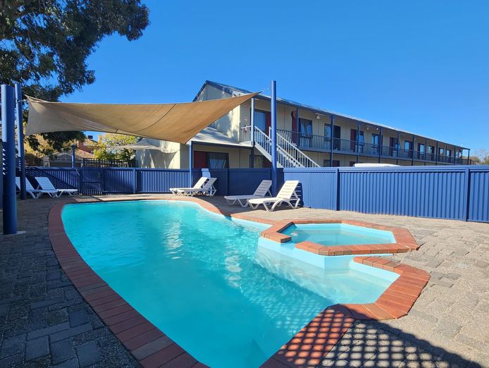 motivated-vendor-established-24-room-leasehold-motel-wentworth-nsw-0