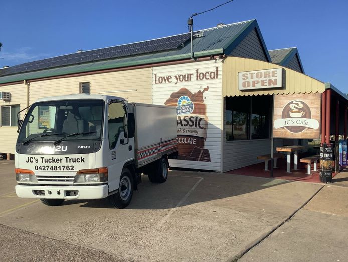 store-cafe-food-truck-and-residence-brandon-qld-0
