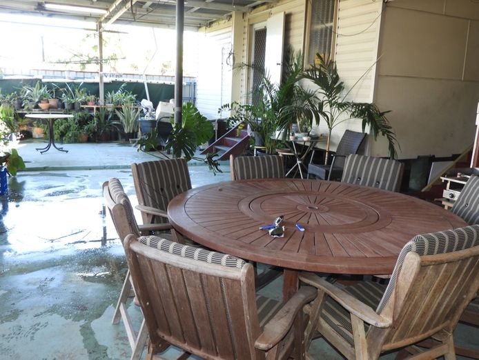 store-cafe-food-truck-and-residence-brandon-qld-6