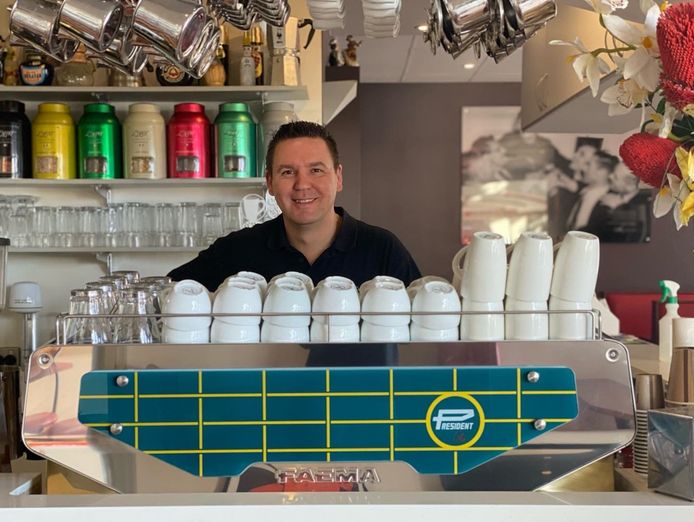 busy-cafe-in-shopping-centre-goolwa-sa-2