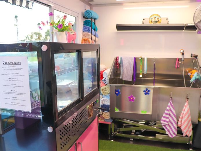 amazing-mobile-dog-wash-and-dog-cafe-rockingham-wa-8