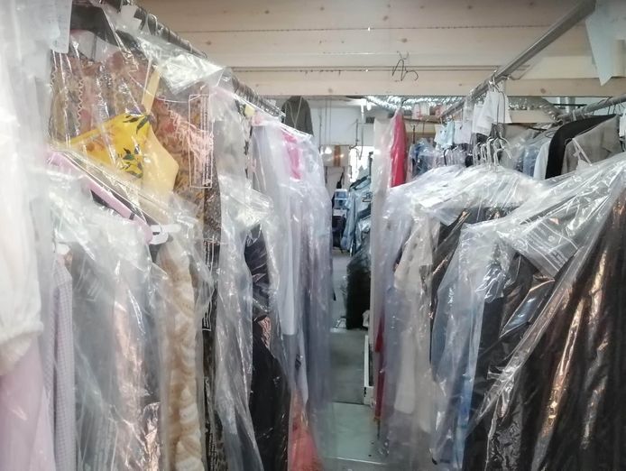highly-profitable-dry-cleaning-business-toongabbie-nsw-5