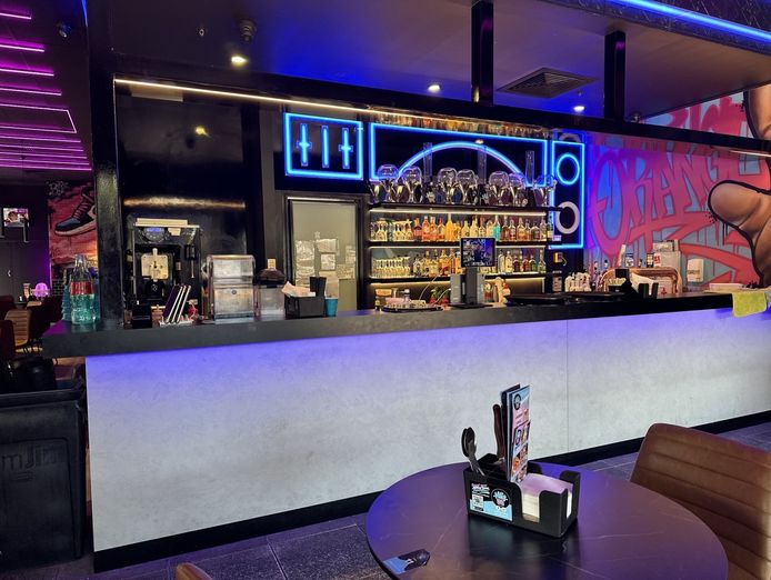 thriving-burger-bar-and-cocktail-venue-orange-nsw-1