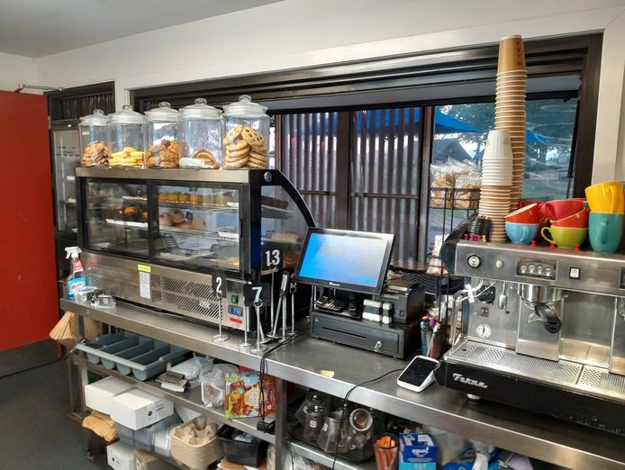 busy-lakeside-cafe-in-a-tourist-location-ararat-victoria-3