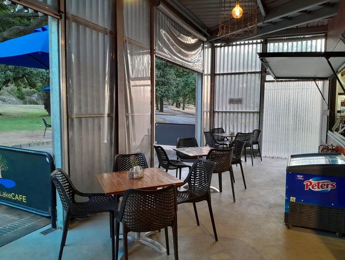 busy-lakeside-cafe-in-a-tourist-location-ararat-victoria-5