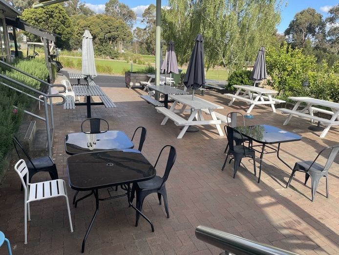under-offer-high-profit-cafe-bar-and-event-venue-prime-golf-course-location-3