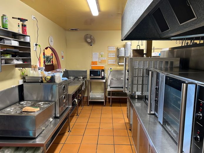 operating-restaurant-for-sale-in-high-exposure-location-4