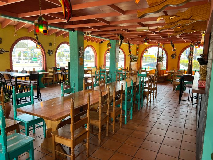 operating-restaurant-for-sale-in-high-exposure-location-0
