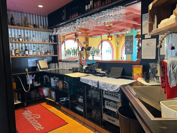 operating-restaurant-for-sale-in-high-exposure-location-3