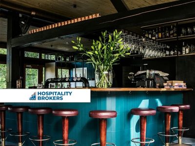 under-management-bar-restaurant-with-hotel-licence-0