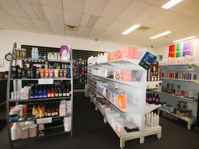 wholesale-retail-hair-beauty-showroom-salons-training-rooms-9