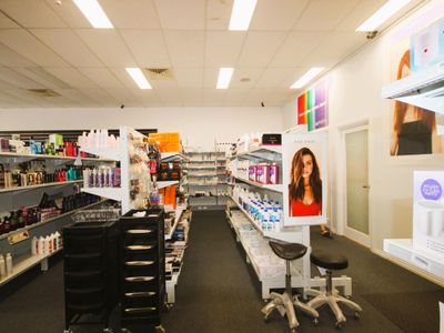 wholesale-retail-hair-beauty-showroom-salons-training-rooms-8