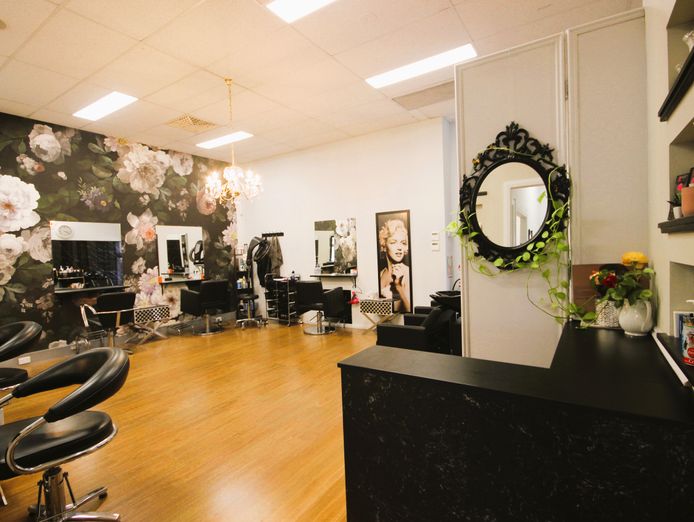 wholesale-retail-hair-beauty-showroom-salons-training-rooms-5