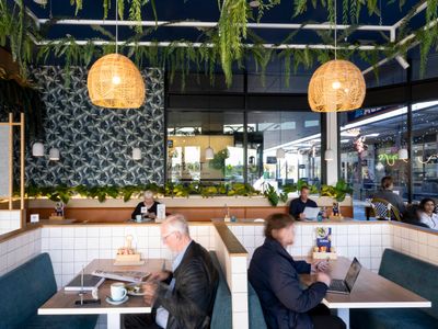 durks-cafe-franchise-at-beveridge-5