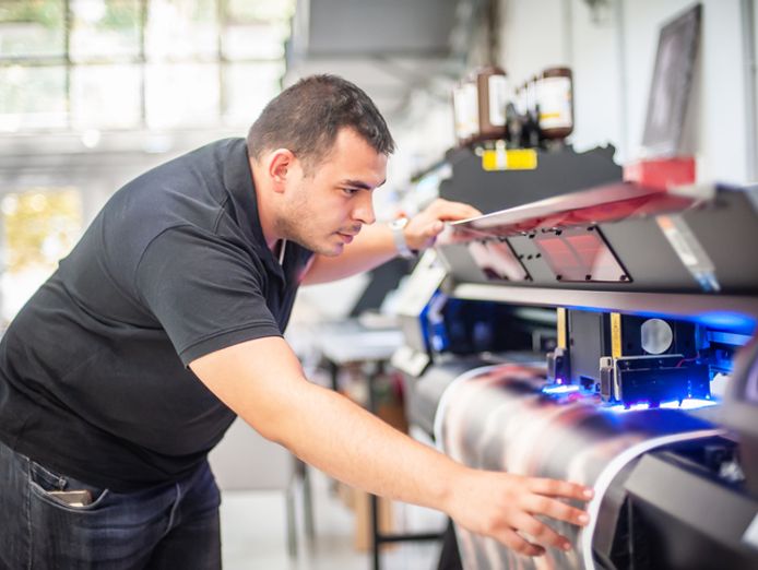 profitable-printer-media-graphics-business-major-event-branding-specialist-1