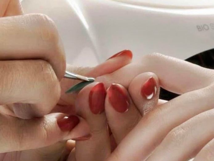 nails-and-beauty-salon-for-sales-1