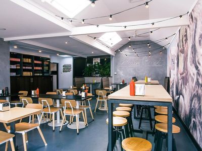 the-biggest-burger-bar-in-byron-bay-3