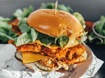 the-biggest-burger-bar-in-byron-bay-6