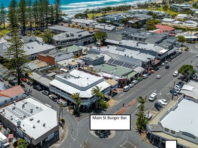 the-biggest-burger-bar-in-byron-bay-9