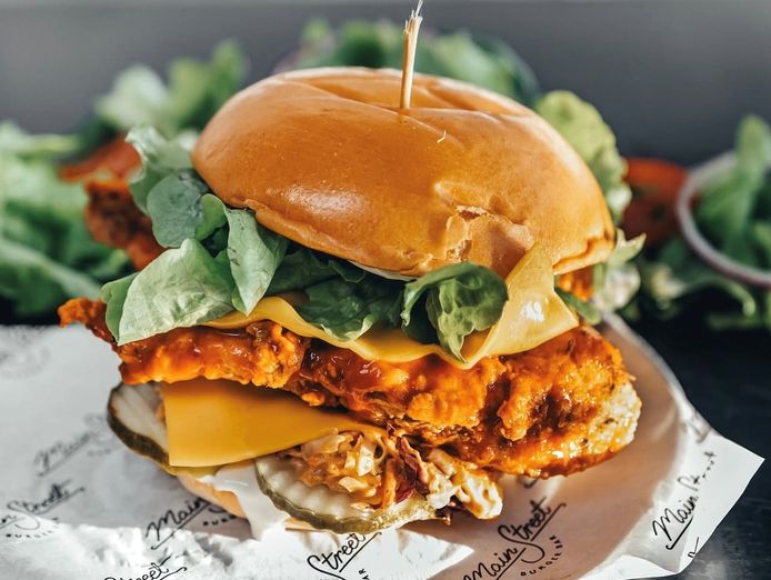 the-biggest-burger-bar-in-byron-bay-6