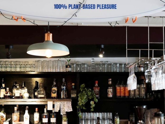 the-biggest-burger-bar-in-byron-bay-7