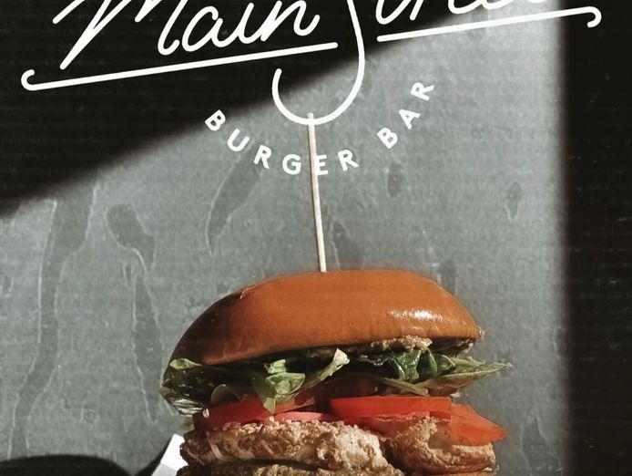 the-biggest-burger-bar-in-byron-bay-8
