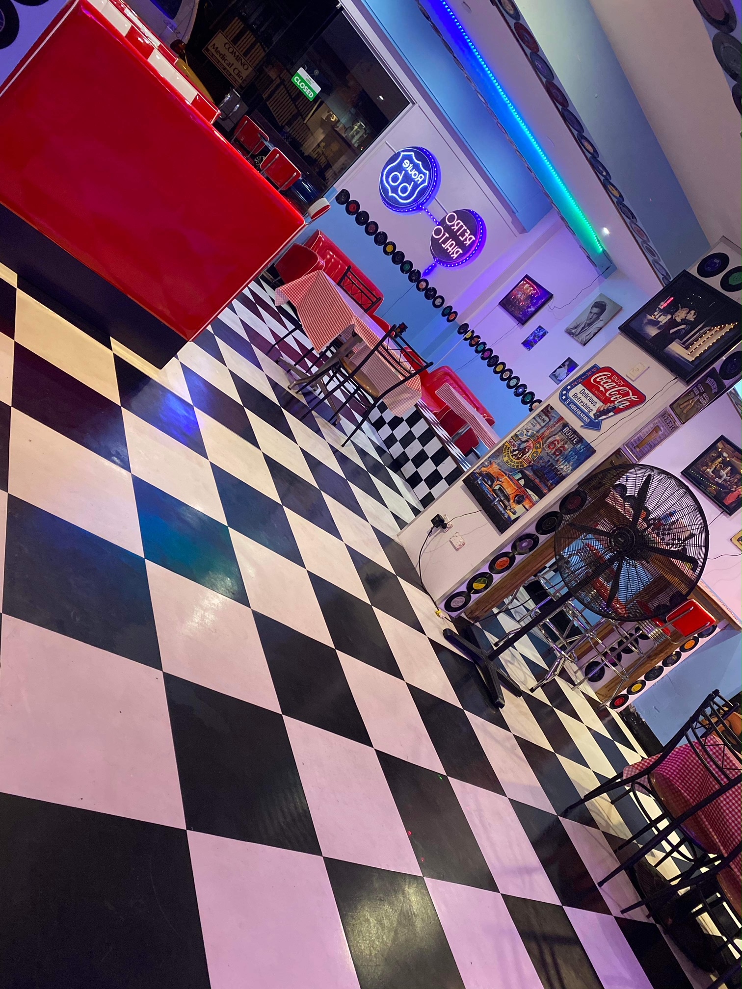 For takeover Newly fitted Cafe and Bar in West End 4101 in West End