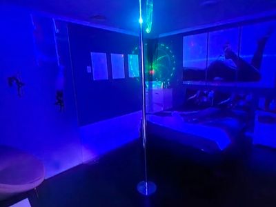 premium-established-gentlemans-club-fully-operational-confidential-sale-4