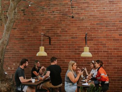 unique-cafe-opportunity-in-booming-mayfield-perry-the-feeder-food-truck-for-sale-8
