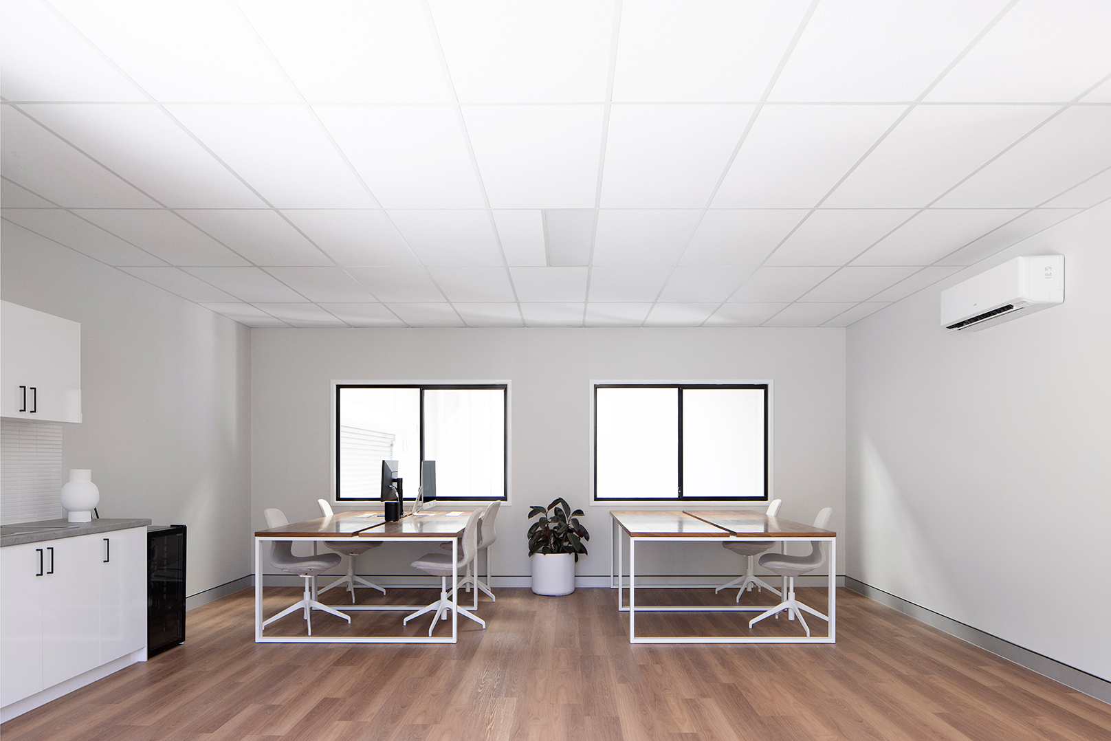 / ONLINE MultiBrand Fashion Retailer in Burleigh Heads QLD