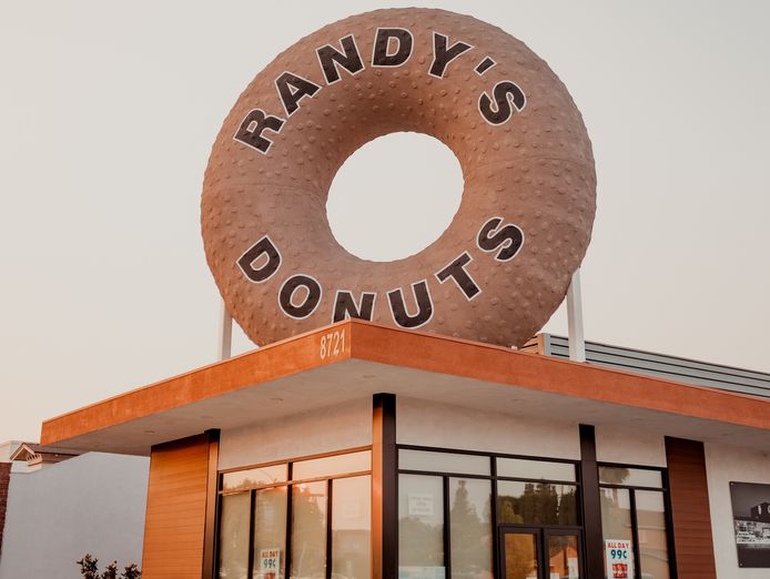 own-your-piece-of-donut-history-randys-donuts-franchise-opportunities-await-0