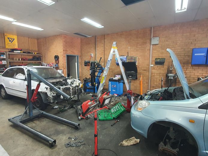 mechanic-workshop-for-sale-3