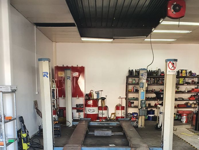 mechanic-workshop-for-sale-0