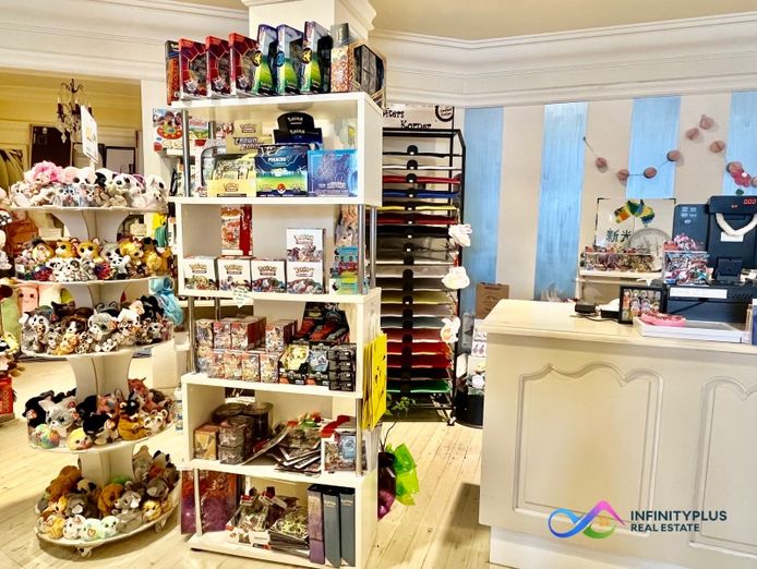 unique-stationery-gift-shop-with-famous-brands-of-authorisation-at-the-centre-2